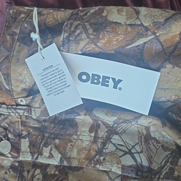 OBEY Classic Baggy Printed Pant,Color Camo, Retail Price $98.00 USD - Picture 7 of 16